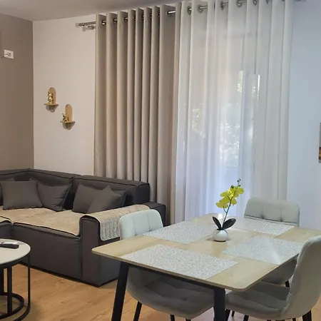 Cozy 2 Bedroom In Myslym Shyri * Tirana