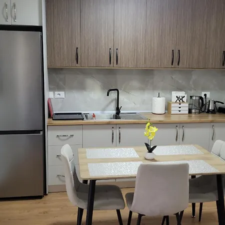 Cozy 2 Bedroom In Myslym Shyri * Tirana
