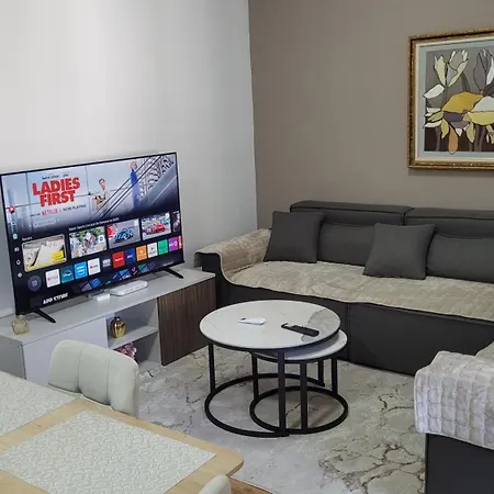 Apartamento Cozy 2 Bedroom In Myslym Shyri *