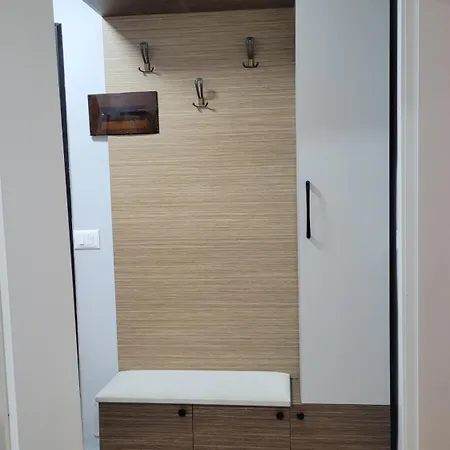 Cozy 2 Bedroom In Myslym Shyri Apartamento