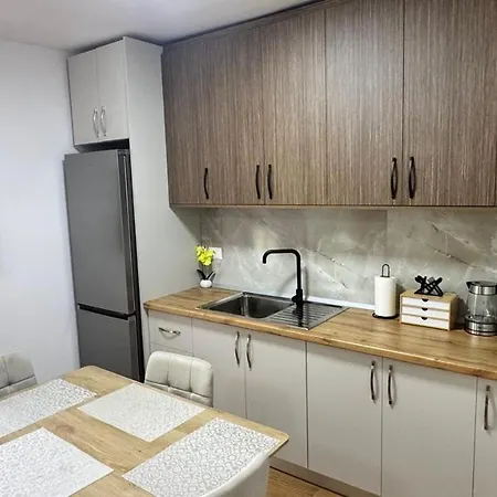 Cozy 2 Bedroom In Myslym Shyri Tirana