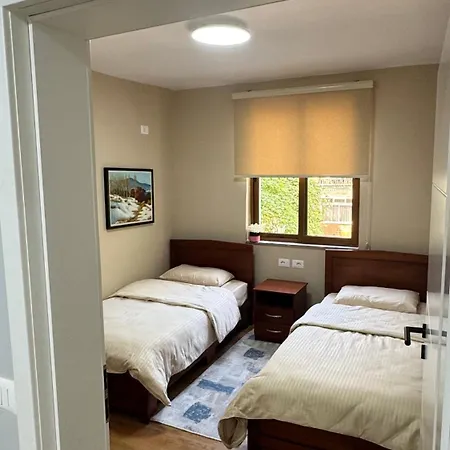 Cozy 2 Bedroom In Myslym Shyri Apartamento