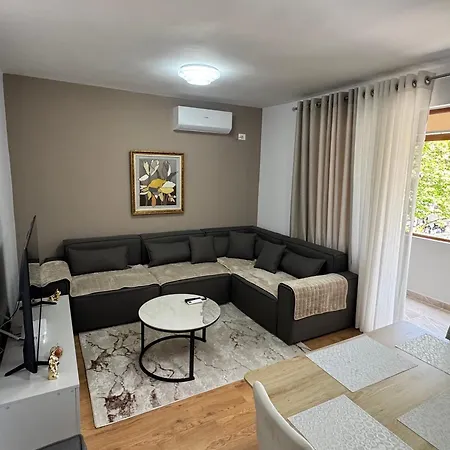 Cozy 2 Bedroom In Myslym Shyri * Tirana