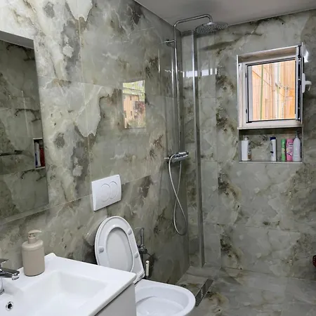 Cozy 2 Bedroom In Myslym Shyri Διαμέρισμα