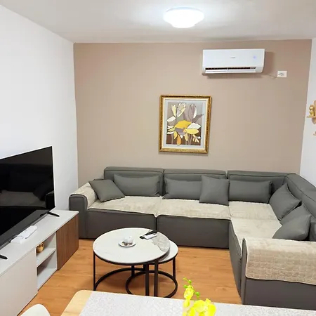 Appartamento Cozy 2 Bedroom In Myslym Shyri