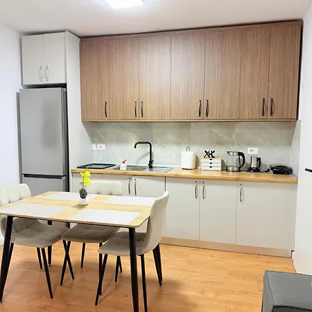 Cozy 2 Bedroom In Myslym Shyri * Tirana