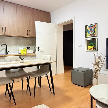Cozy 2 Bedroom In Myslym Shyri * Τίρανα