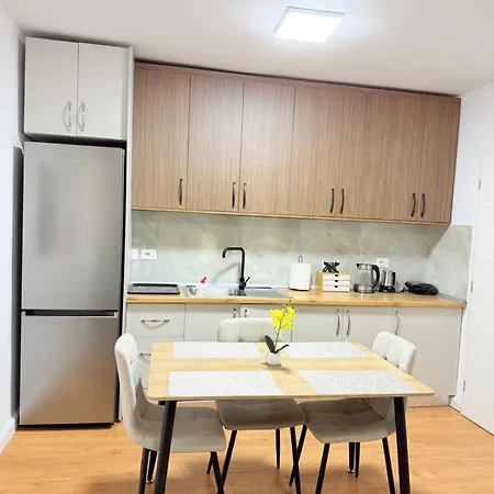 Διαμέρισμα Cozy 2 Bedroom In Myslym Shyri *