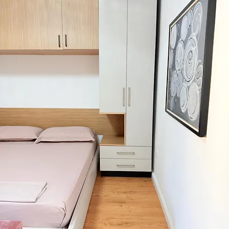 Cozy 2 Bedroom In Myslym Shyri * Tirana
