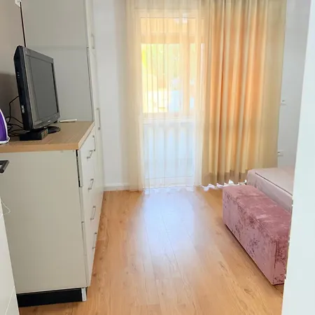Cozy 2 Bedroom In Myslym Shyri Τίρανα