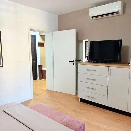 Διαμέρισμα Cozy 2 Bedroom In Myslym Shyri