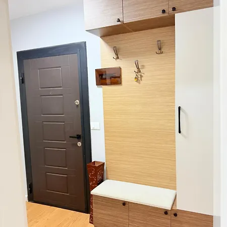Cozy 2 Bedroom In Myslym Shyri * Tirana